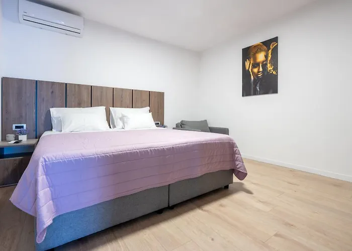 Golden 招待所 内乌姆