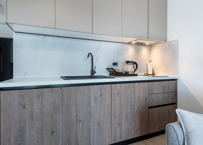 Golden 招待所 内乌姆