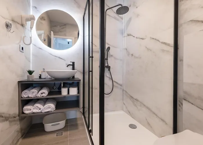 Golden 招待所 内乌姆