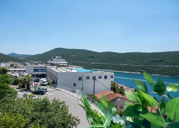 Golden 招待所 内乌姆