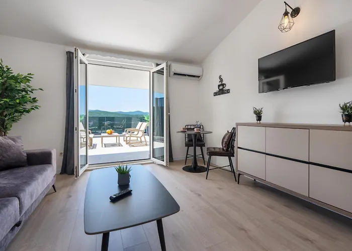 Golden 招待所 内乌姆